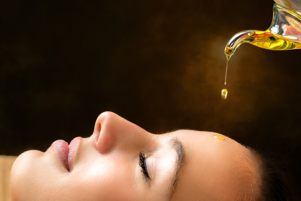 Dùng dầu massage riêng cho da mặt